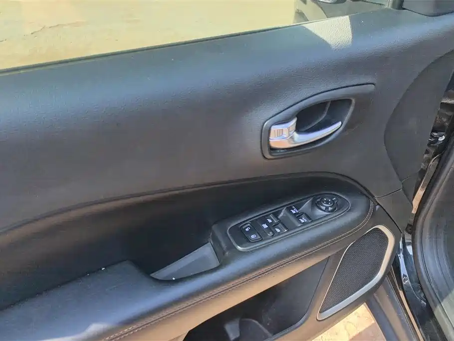 Compass 220 T Auto Elite