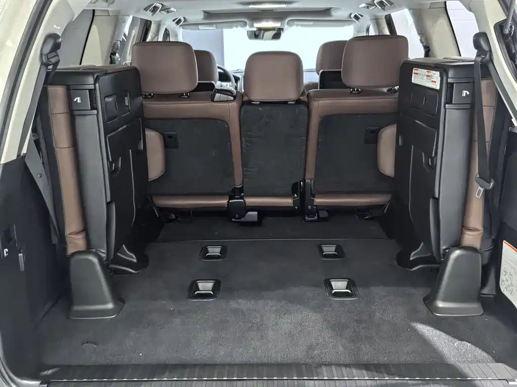 Land Cruiser (Import) 5.7 L Middle East
