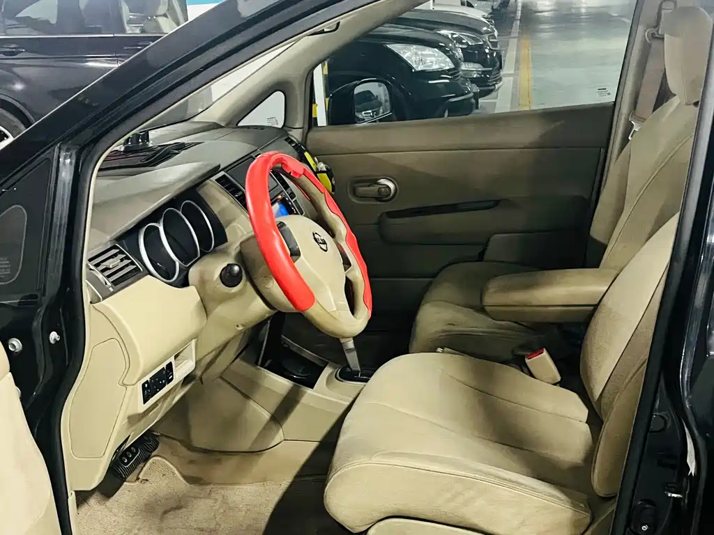 Tiida 1.6 L Auto Tech