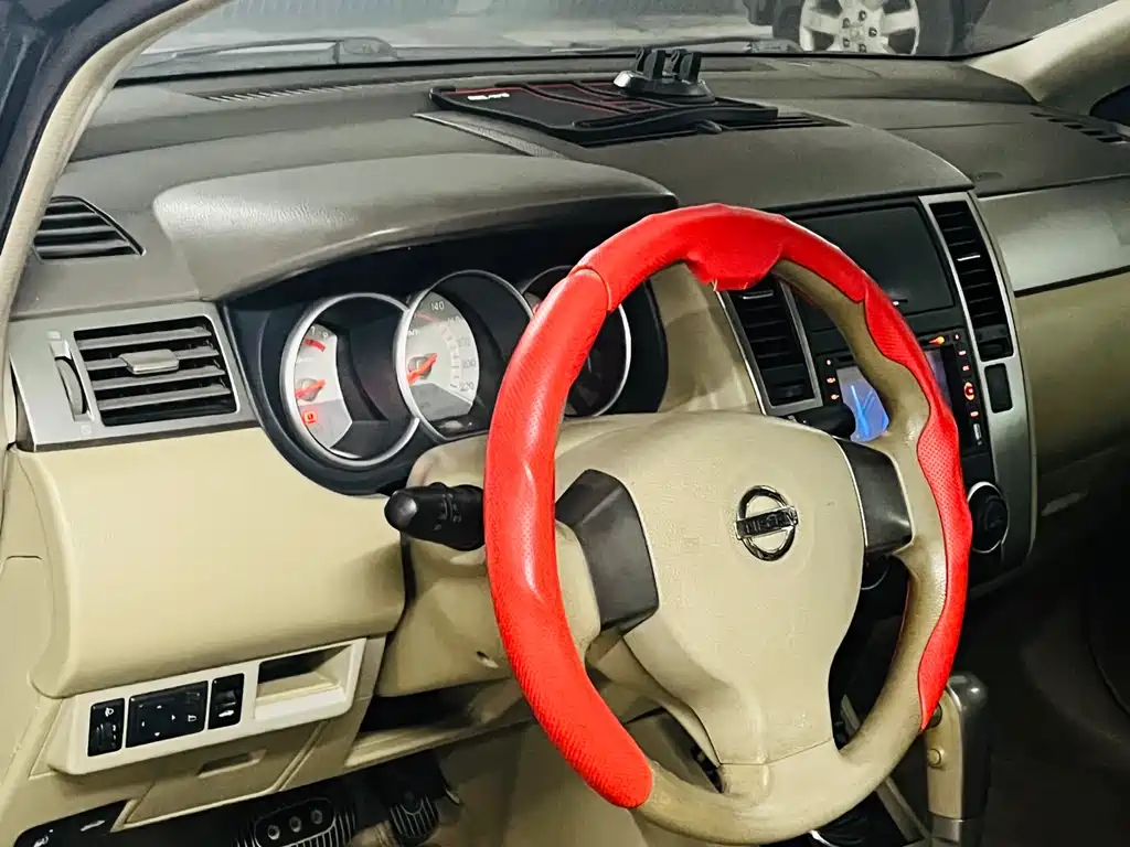 Tiida 1.6 L Auto Tech