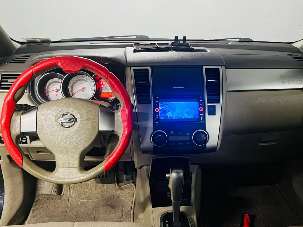 Tiida 1.6 L Auto Tech