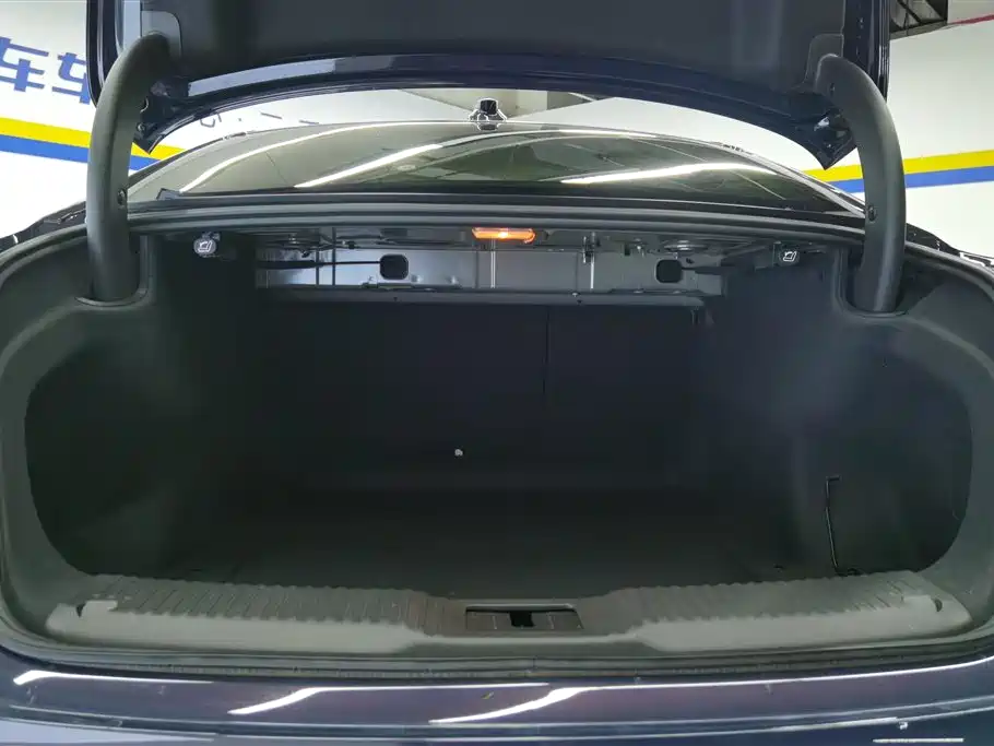 Hongqi H5 2.0 T Auto Connected Flagship Leading