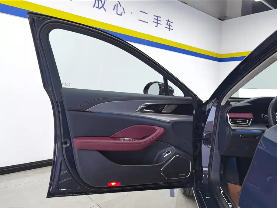 Hongqi H5 2.0 T Auto Connected Flagship Leading