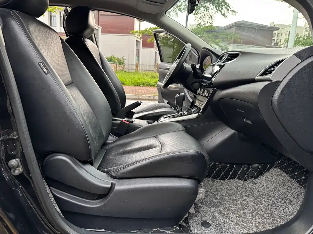 Sylphy 1.6 XV CVT Connected Premium CN-VI