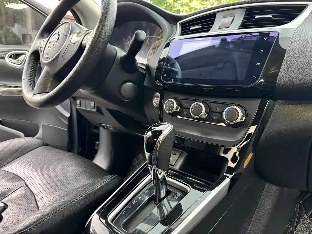 Sylphy 1.6 XV CVT Connected Premium CN-VI