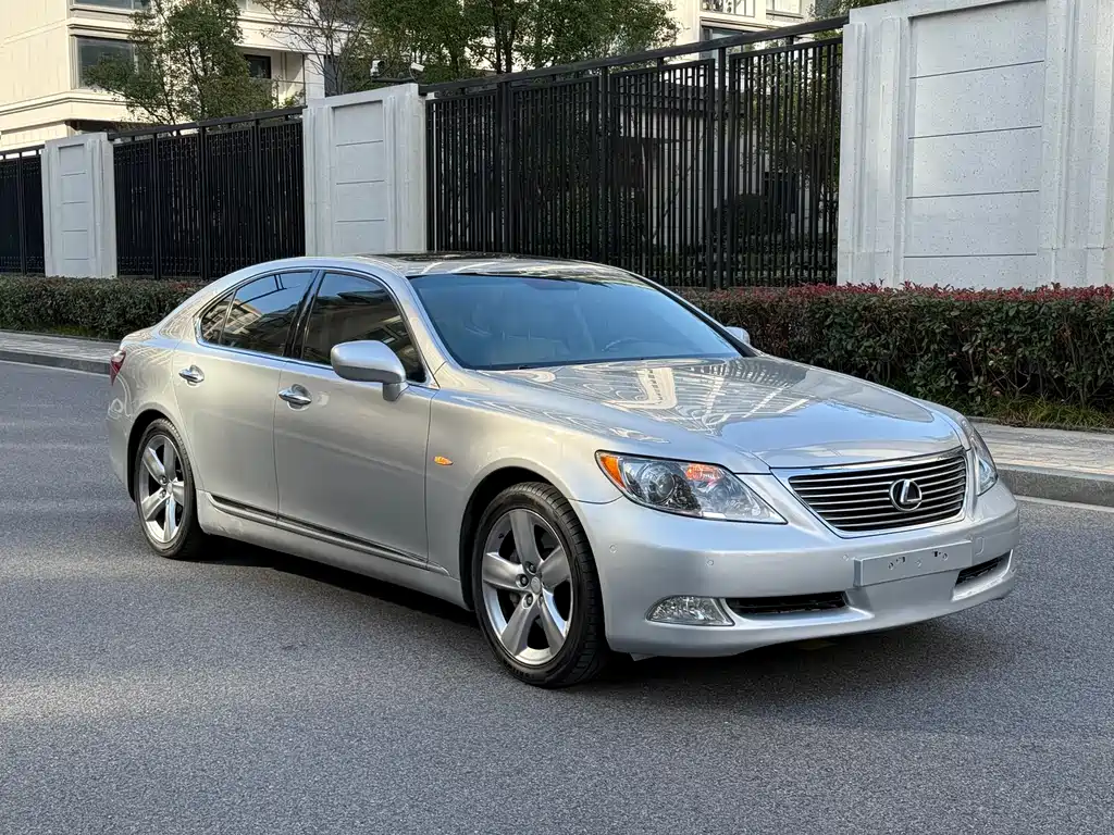 Lexus LS 460 L