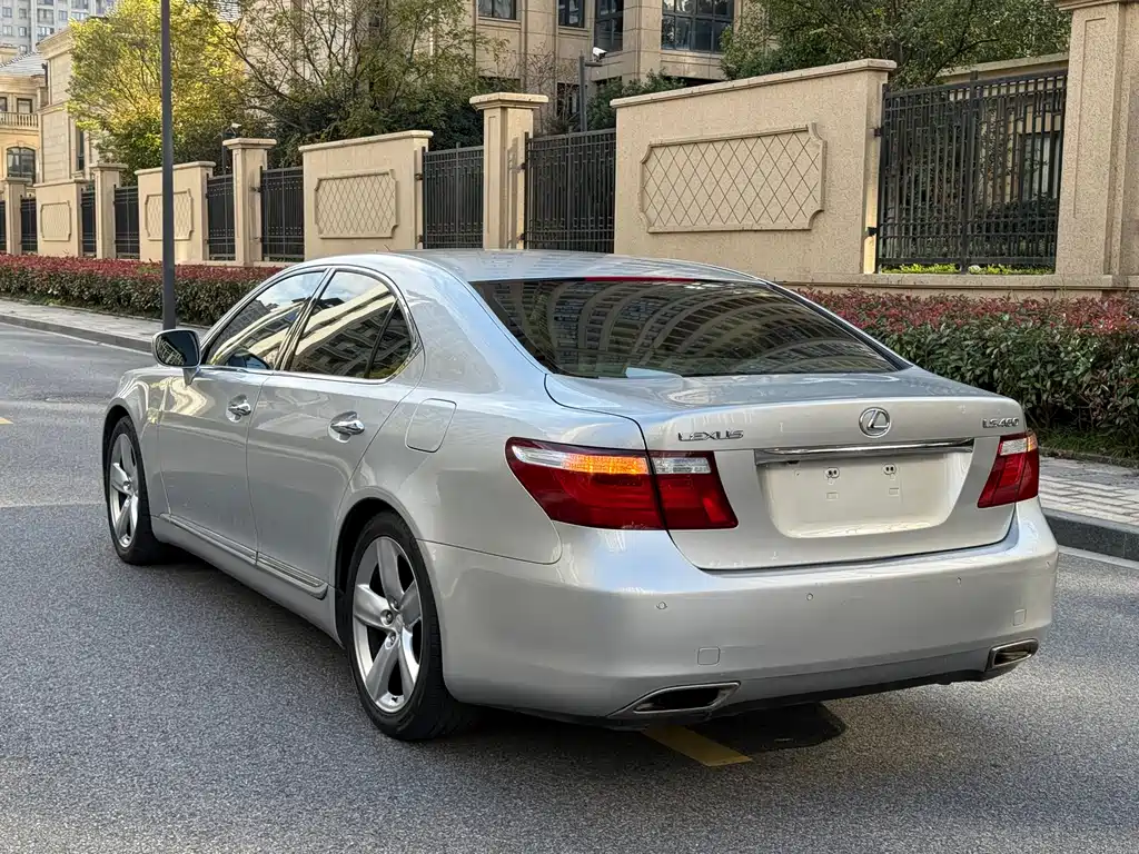 Lexus LS 460 L