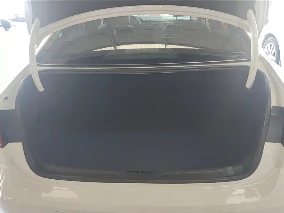 Lamando 280 TSI DSG Comfort