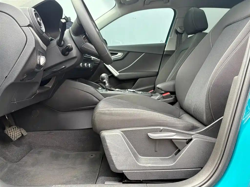 Audi Q2 L 35 TFSI Progressive Dynamic