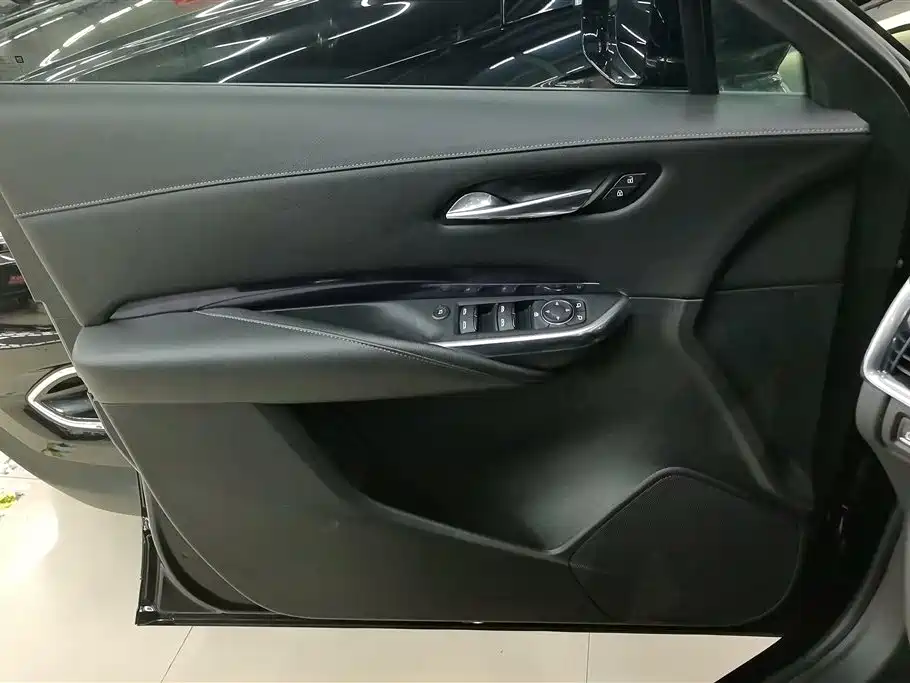 Cadillac XT4 28 T 2 WD Tech