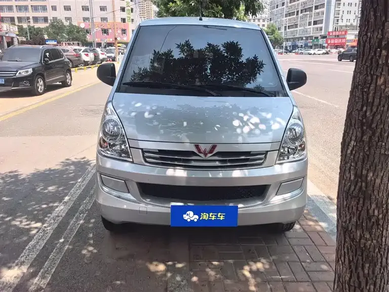 Wuling Rongguang S 1.5 L Basic 5 7-seat