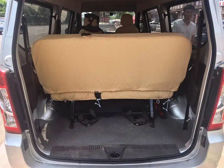 Wuling Rongguang S 1.5 L Basic 5 7-seat