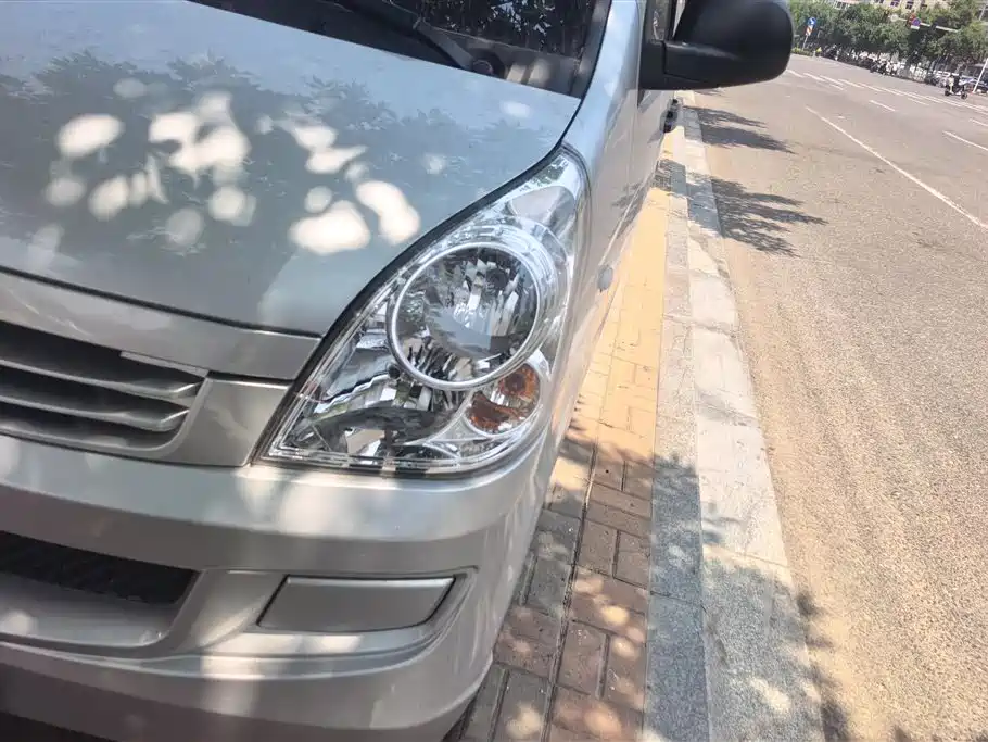 Wuling Rongguang S 1.5 L Basic 5 7-seat