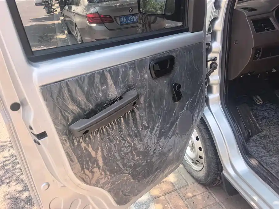 Wuling Rongguang S 1.5 L Basic 5 7-seat