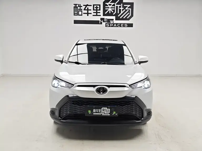 Toyota Frontlander 2.0 L CVT Leading