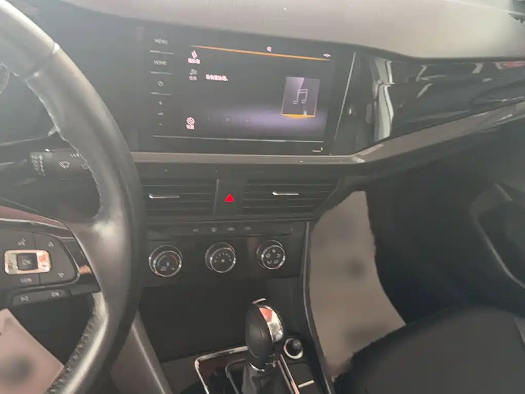 Bora 1.5 L Auto Comfort Connected