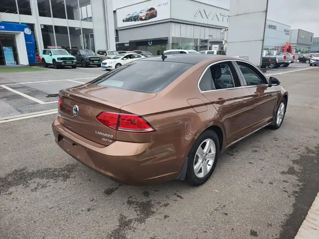 Lamando 230 TSI DSG Style