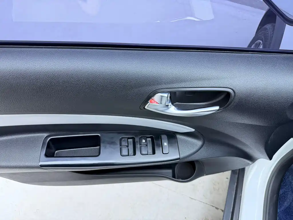 Stonic 1.4 L CVT Fun Enjoyment Sunroof