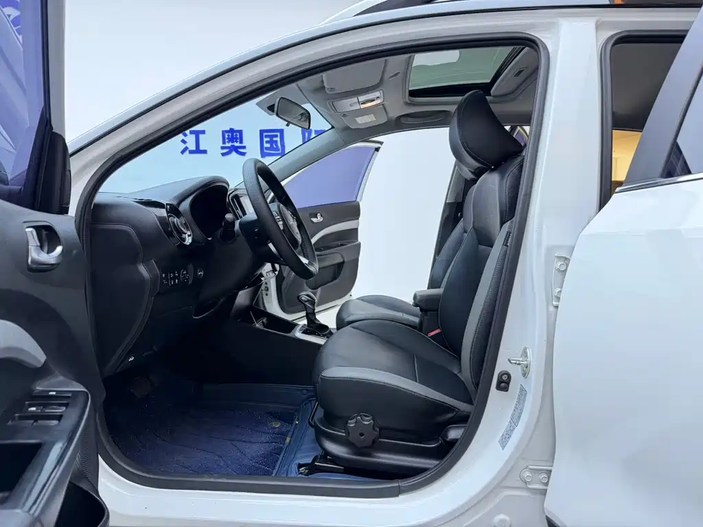 Stonic 1.4 L CVT Fun Enjoyment Sunroof