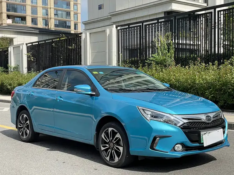 BYD Qin NEV 1.5 T Dual Crown Flagship Plus