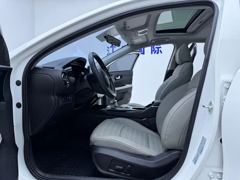 Kia K3 1.5 L CVT Luxury