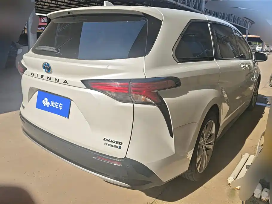 Sienna 2.5 L Hybrid Distinguished