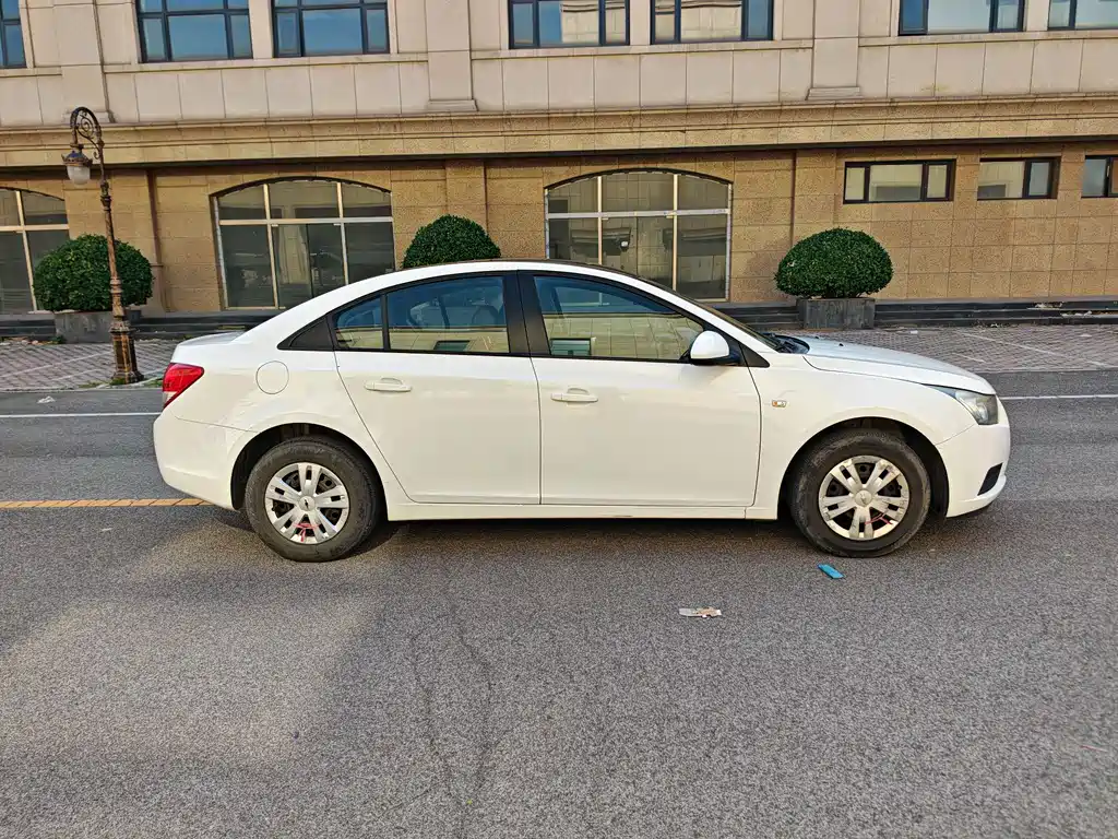 Cruze 1.6 L SL MT