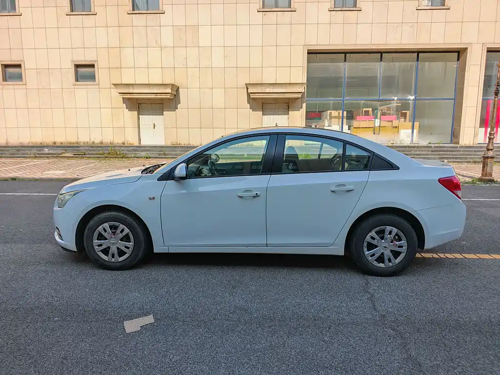 Cruze 1.6 L SL MT