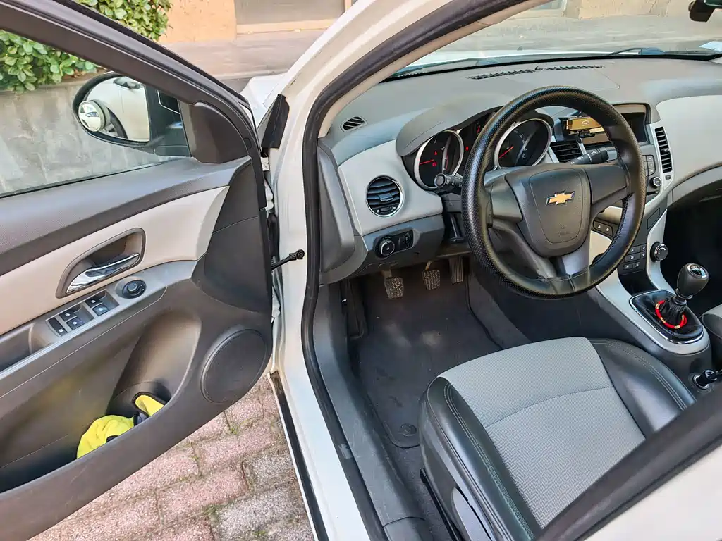 Cruze 1.6 L SL MT