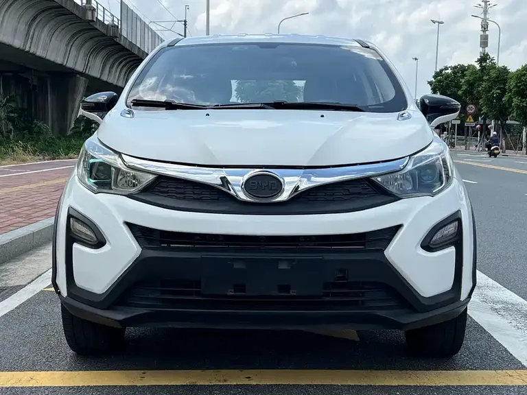 BYD Yuan 1.5 L Auto Cool Dazzle Fashion