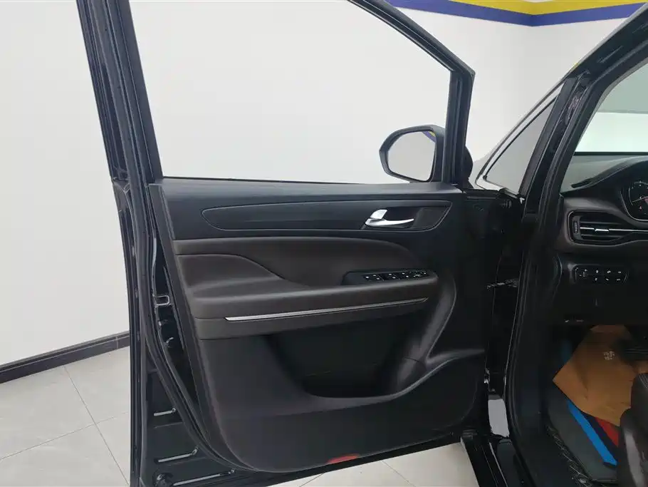 GAC Trumpchi M6 270 T Auto Premium (6-seat) CN-V