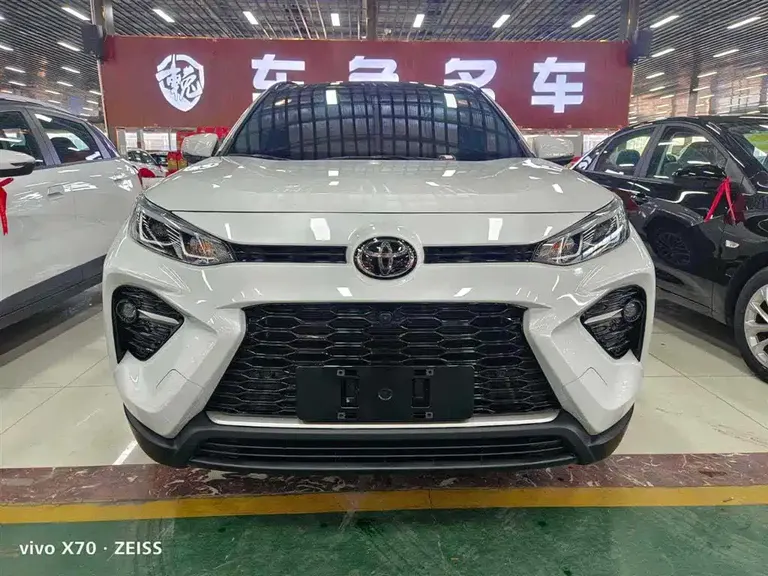 Toyota Wildlander 2.0 L CVT 2 WD Luxury PLUS