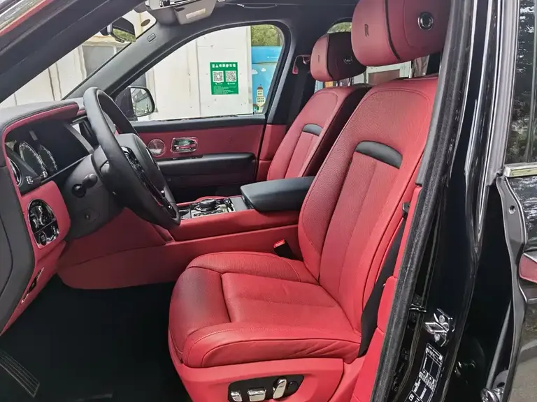 Rolls-Royce Cullinan 4-seat