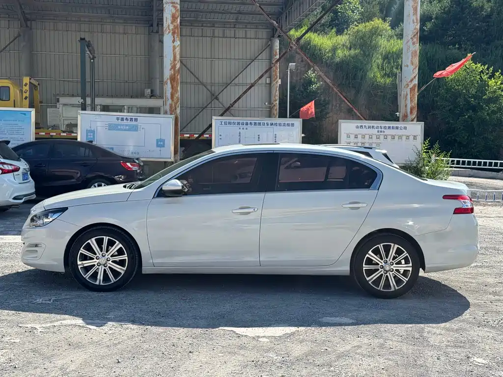 Peugeot 408 1.8 L Auto Luxury