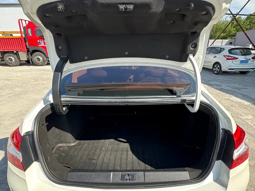 Peugeot 408 1.8 L Auto Luxury