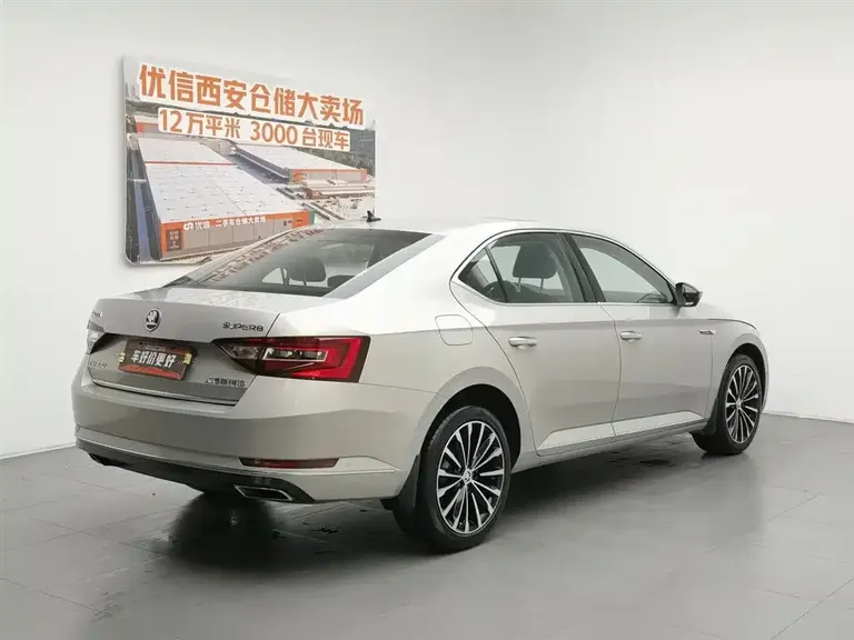 Skoda Superb TSI330 DSG Luxury CN-V