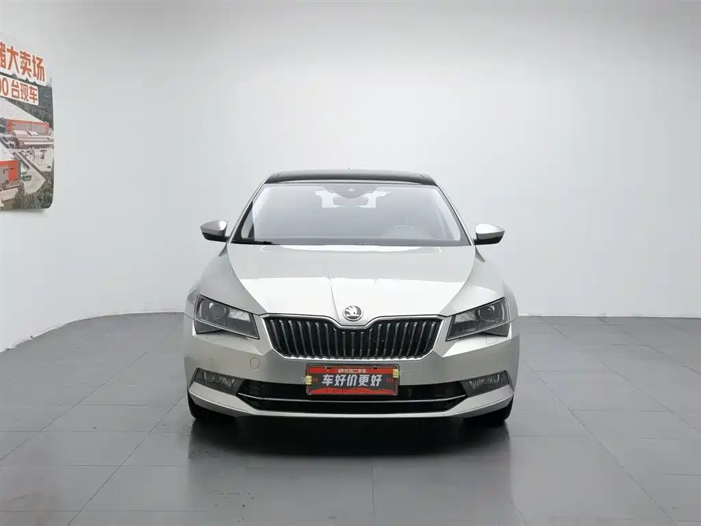 Superb TSI330 DSG Luxury CN-V