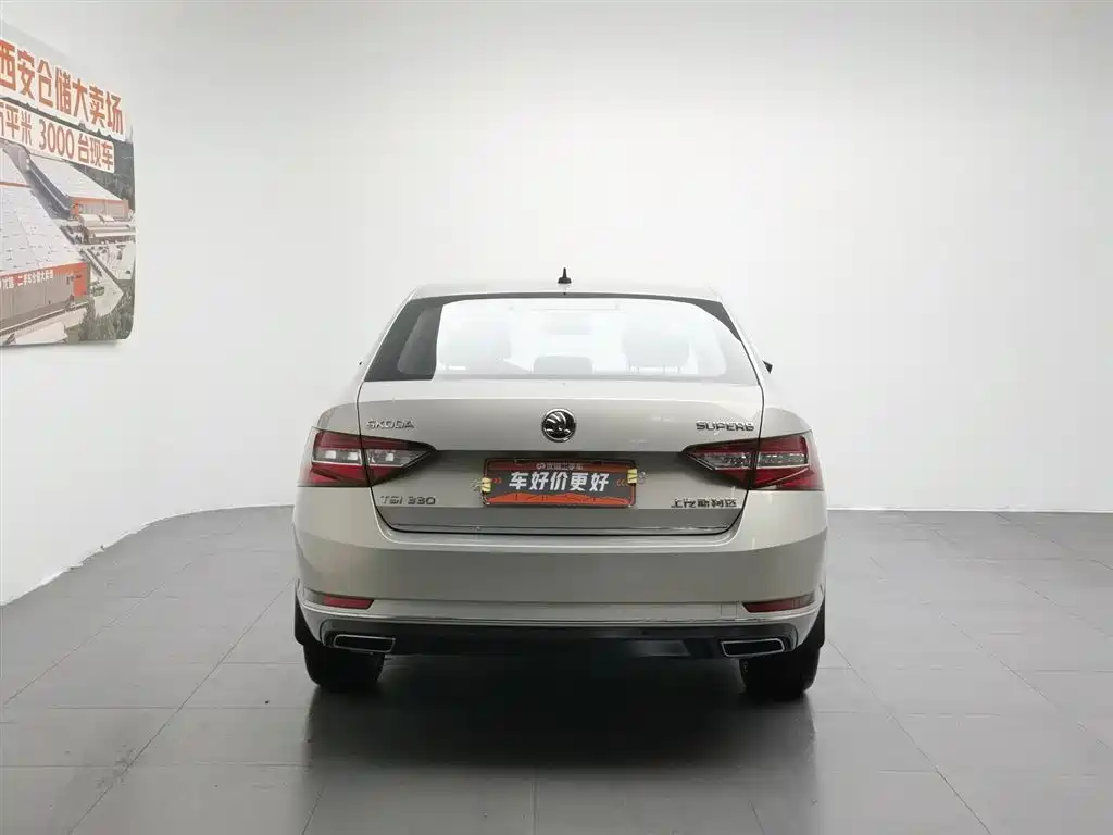 Superb TSI330 DSG Luxury CN-V