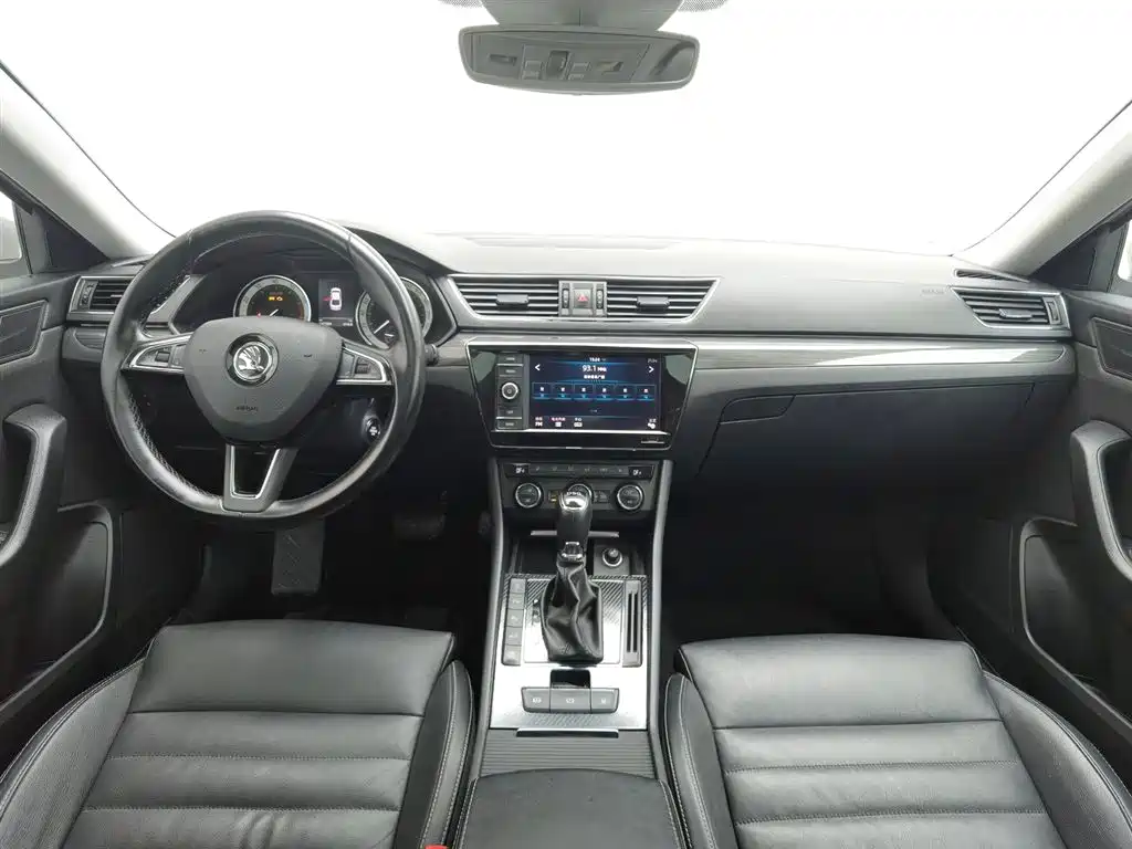 Superb TSI330 DSG Luxury CN-V