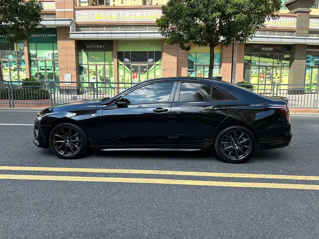Cadillac CT4 28 T Distinguished