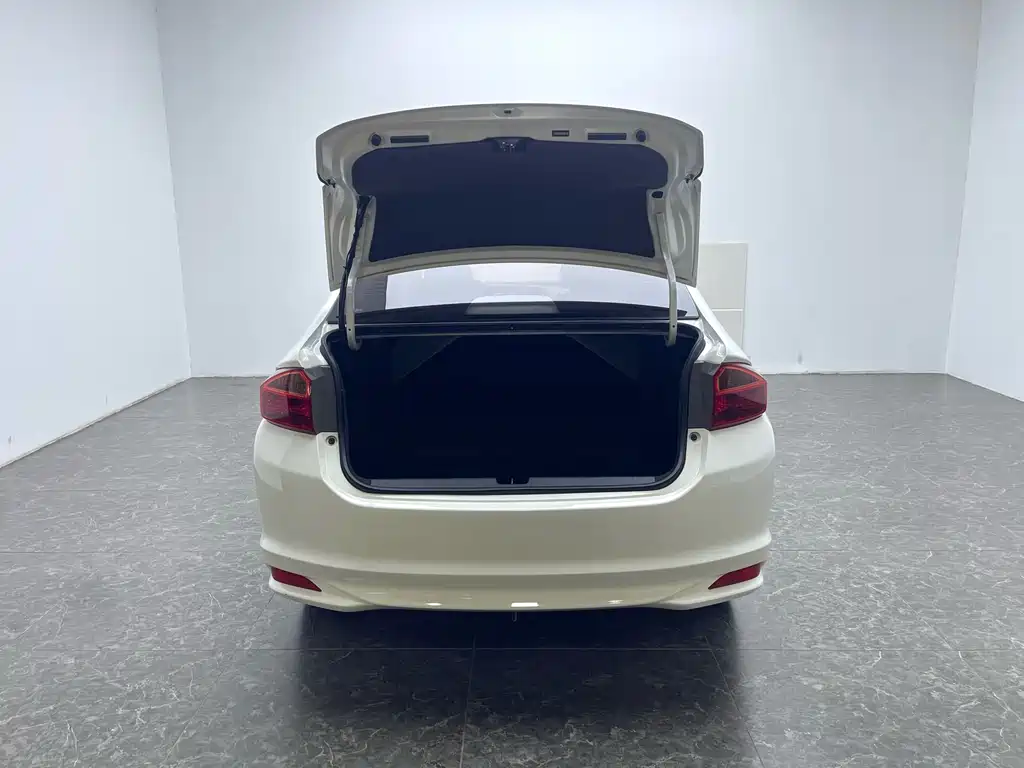 City 1.5 L CVT Dynamic