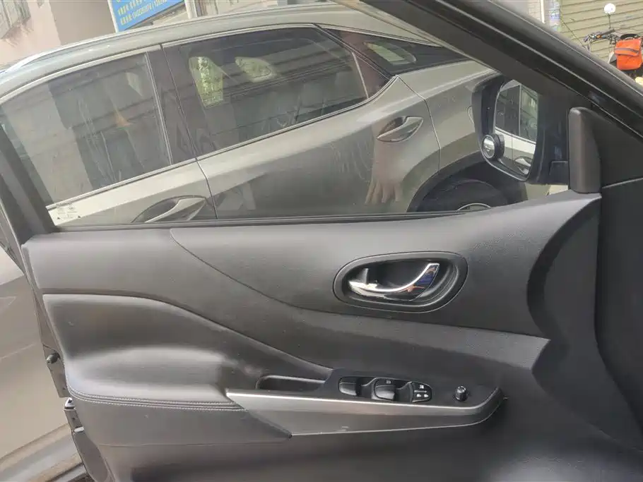 Terra 2.5 L Auto 2 WD Luxury
