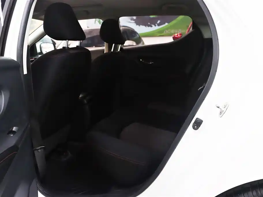 Lannia 蓝鸟 2018款 1.6 L CVT智酷潮音版
