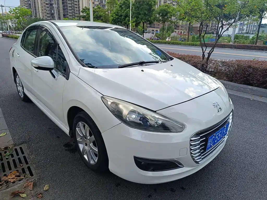 Peugeot 308 1.6 L Manual Fashion