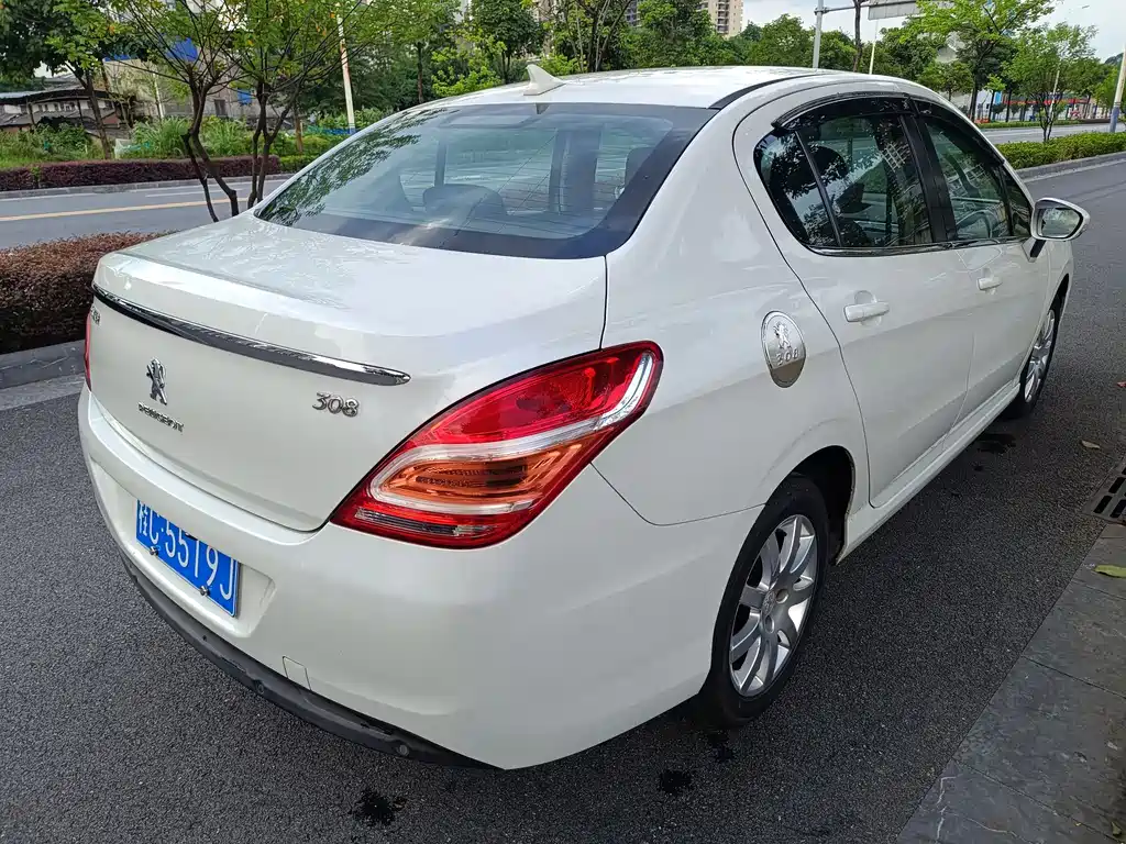 Peugeot 308 1.6 L Manual Fashion