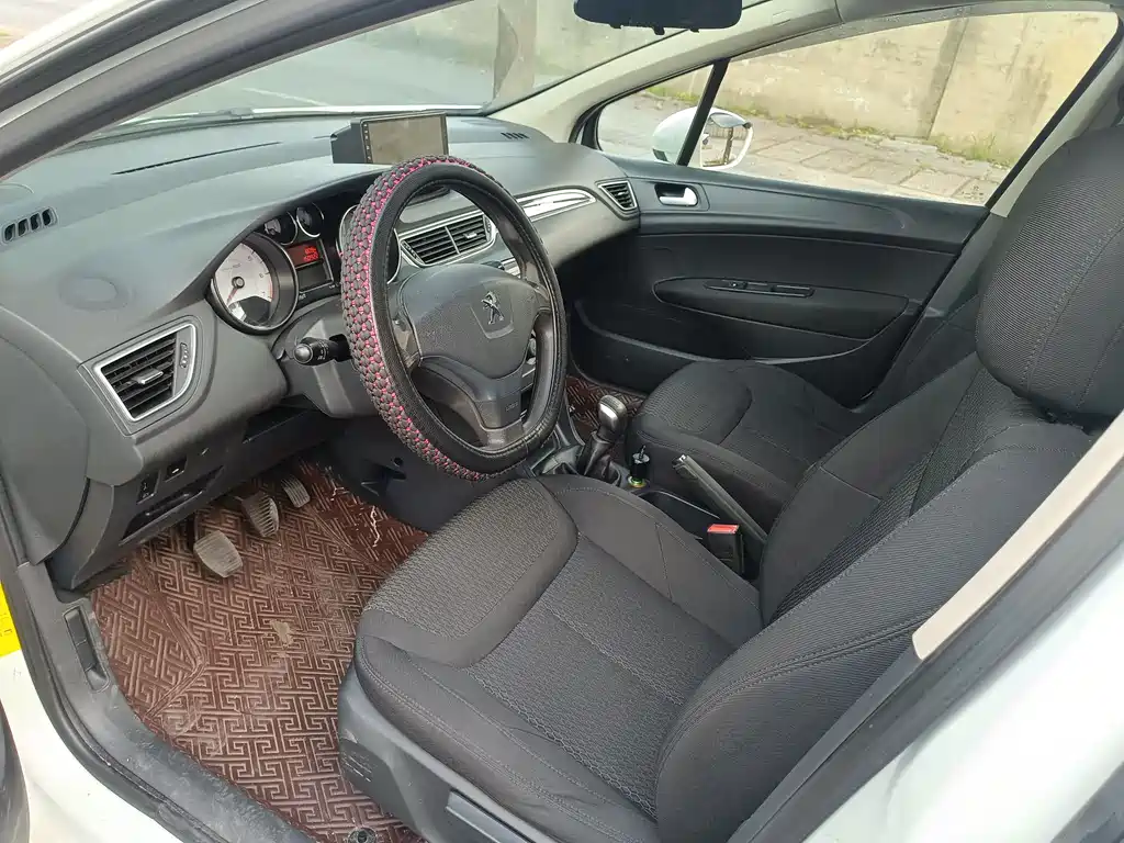 Peugeot 308 1.6 L Manual Fashion