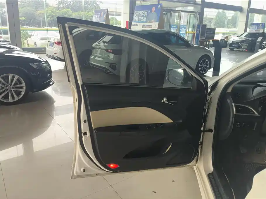 Yuexiang V7 1.6 L Manual Pleasure CN-IV