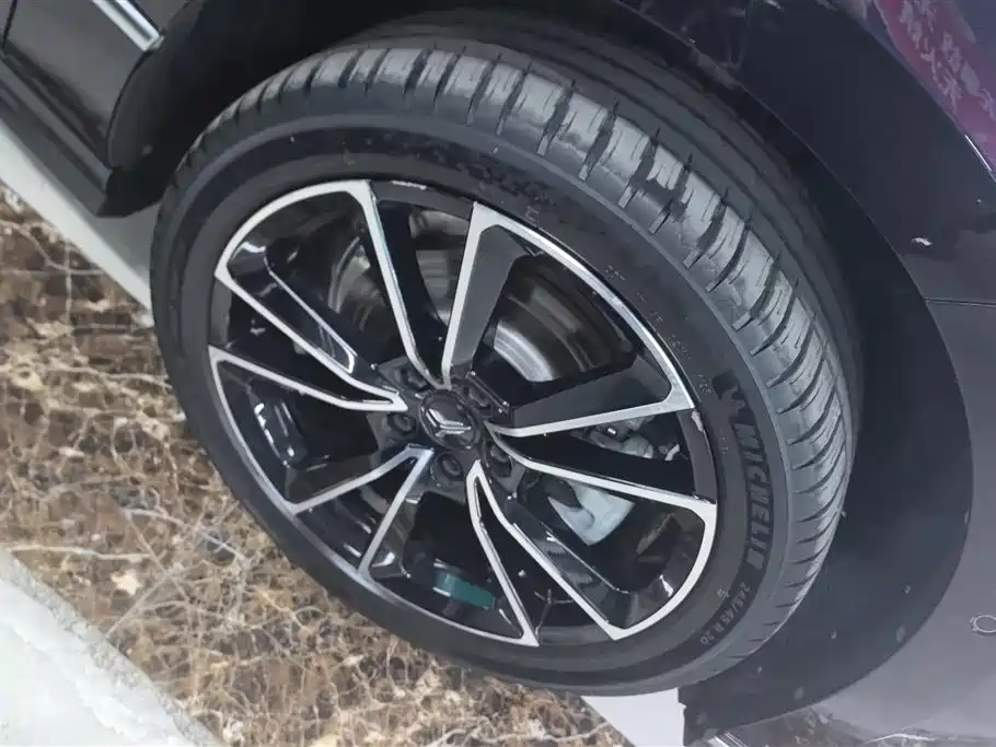 Voyah Zhuiguang PHEV 4 WD Ultra Long Range Flagship