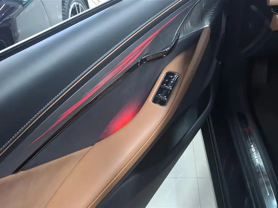 Voyah Zhuiguang PHEV 4 WD Ultra Long Range Flagship