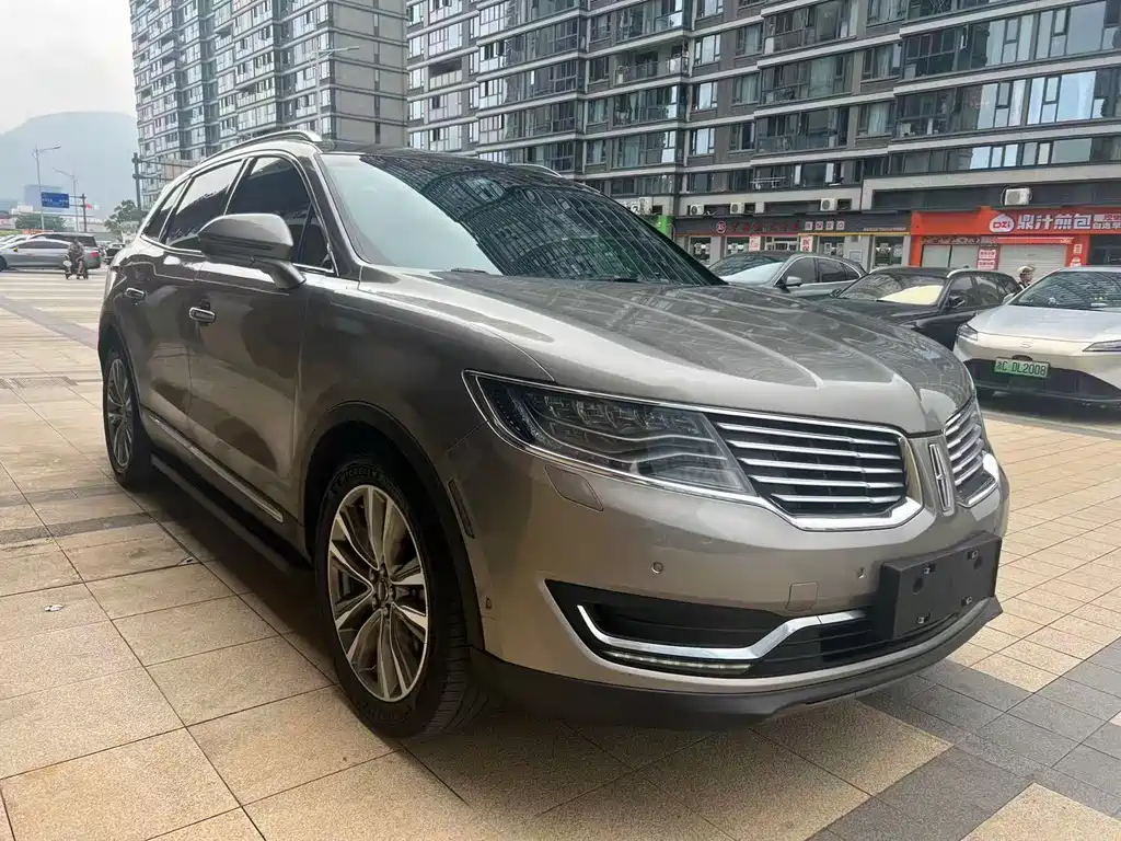 Lincoln MKX 2.7 T 4 WD Honor Shine